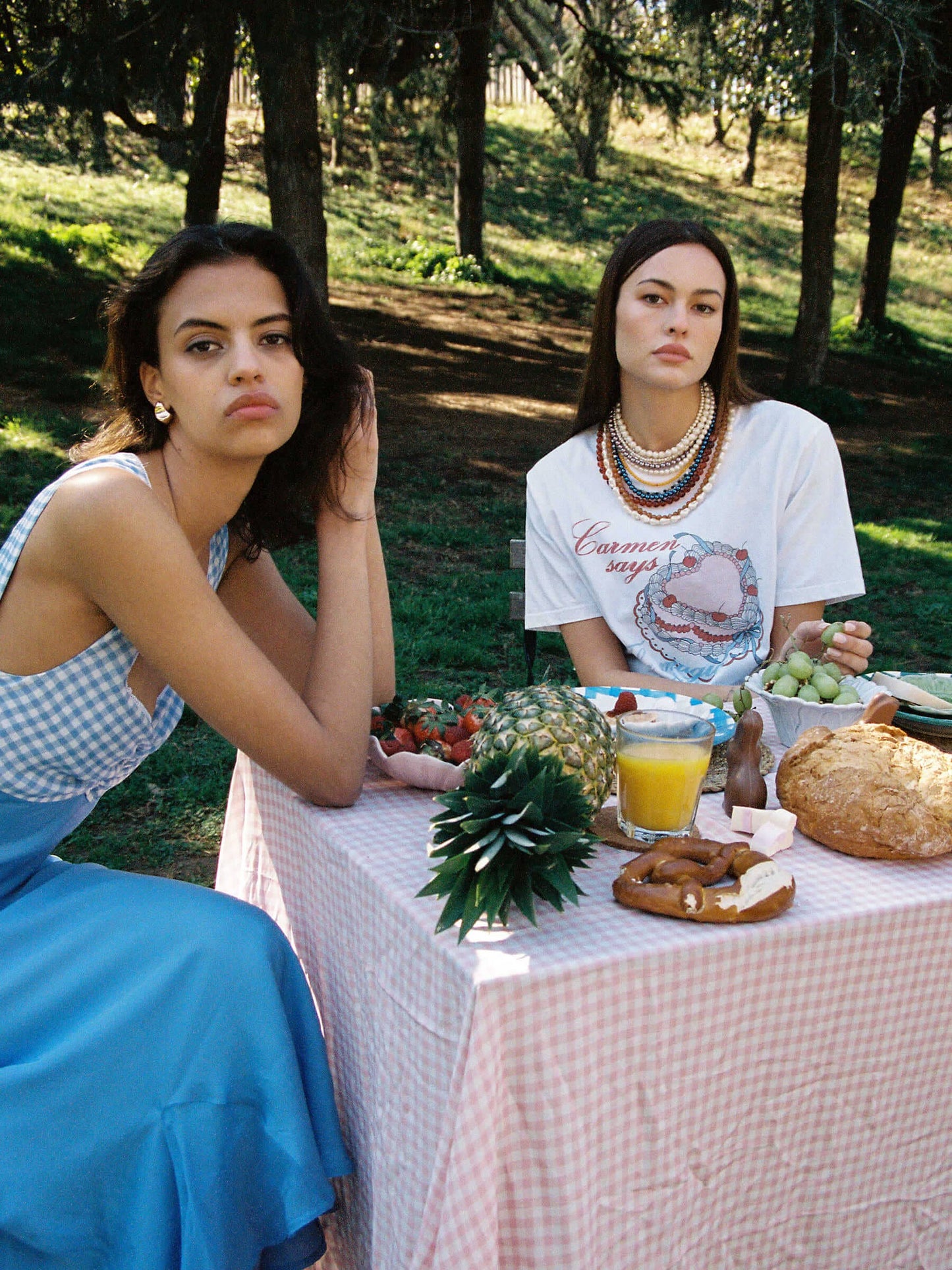 T-shirt bianca con stampa torta