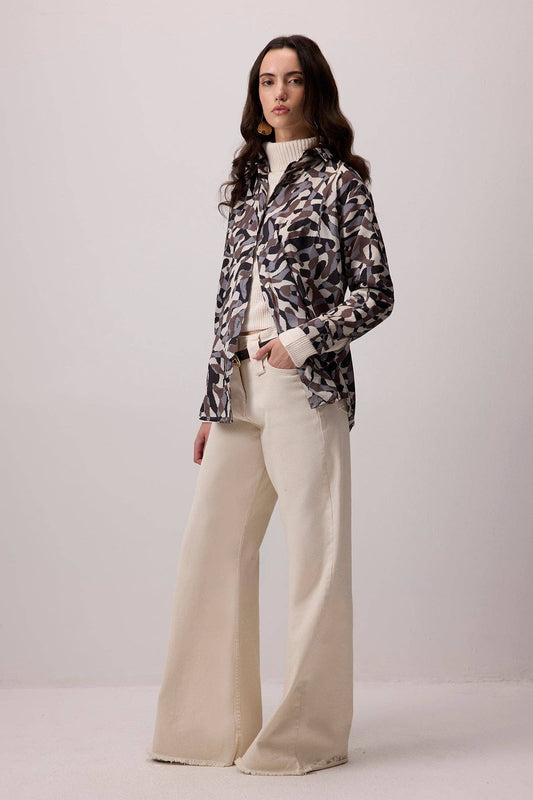 Camicia oversize in viscosa con stampa astratta