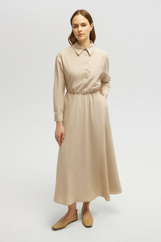 Completo camicia e gonna midi in tinta unita