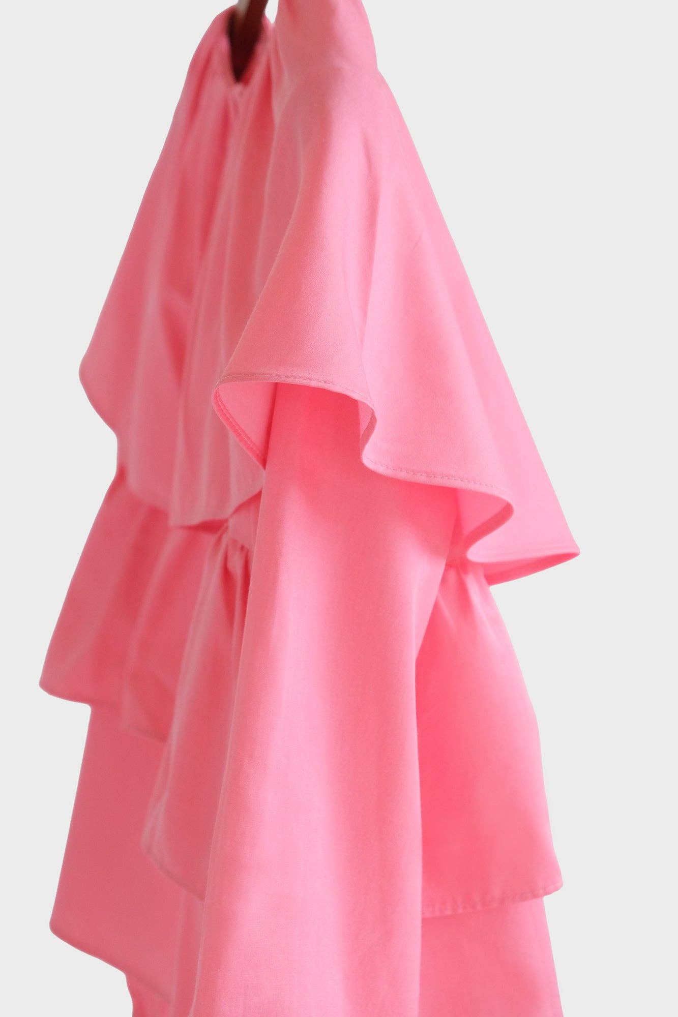 Blusa corta rosa con balze e maniche a sbuffo in misto cotone