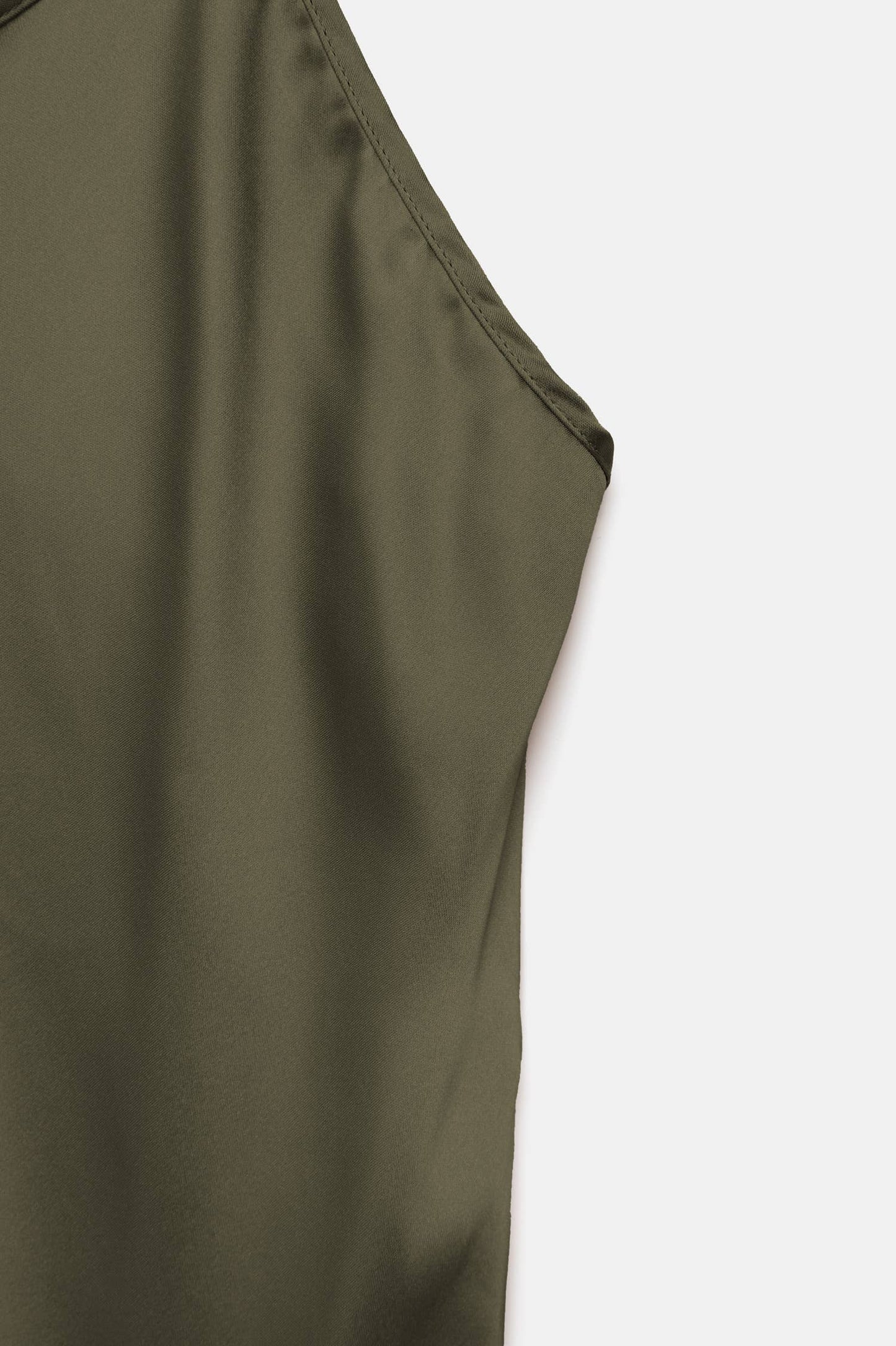 Abito lungo sottoveste in raso con spalline sottili
