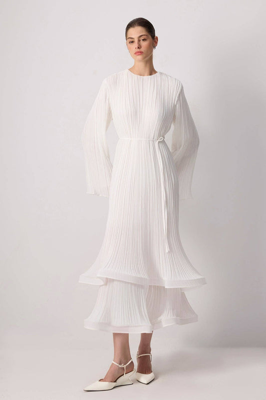 Abito lungo elegante in chiffon plissettato con maniche fluide