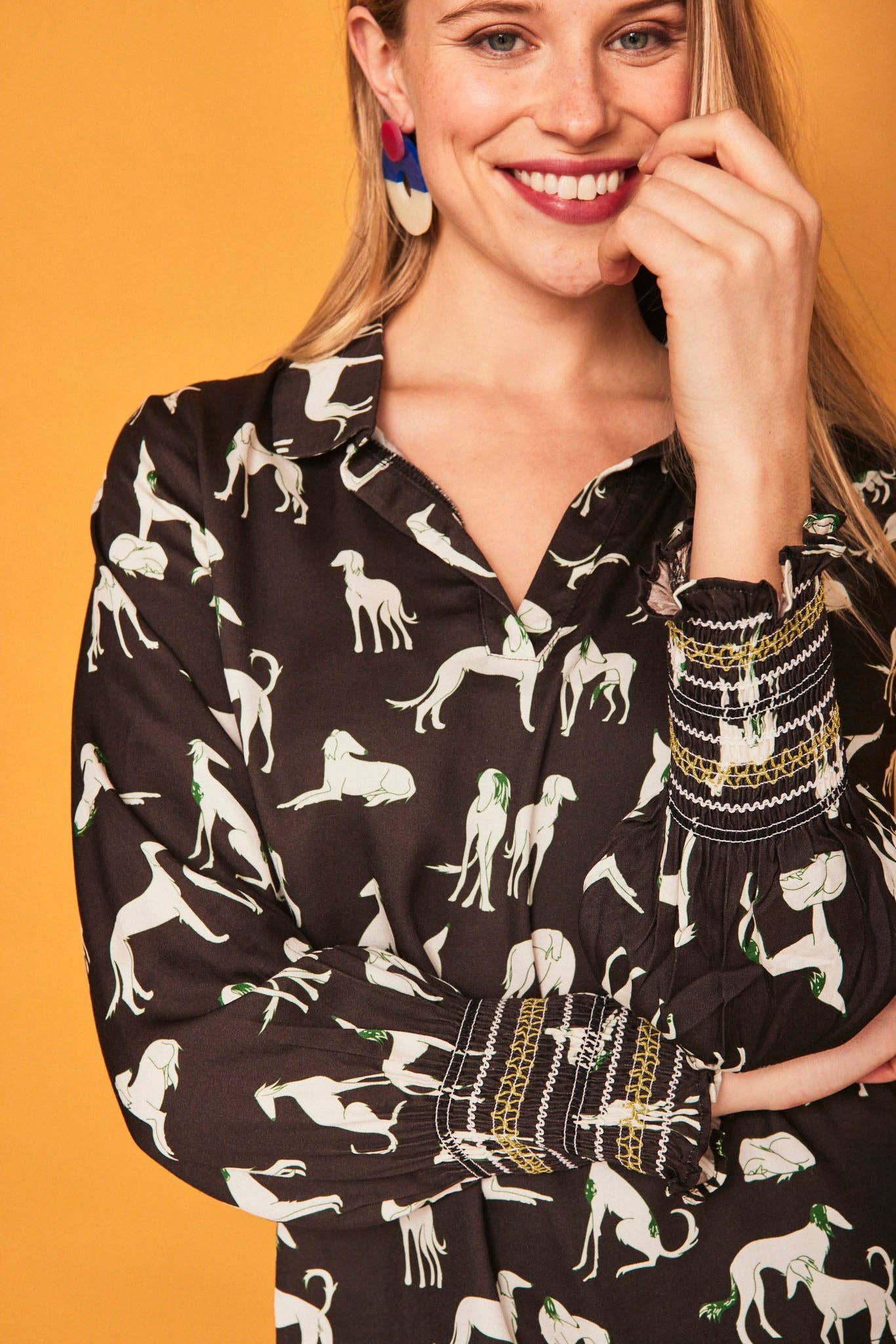 Camicia nera con stampa levrieri