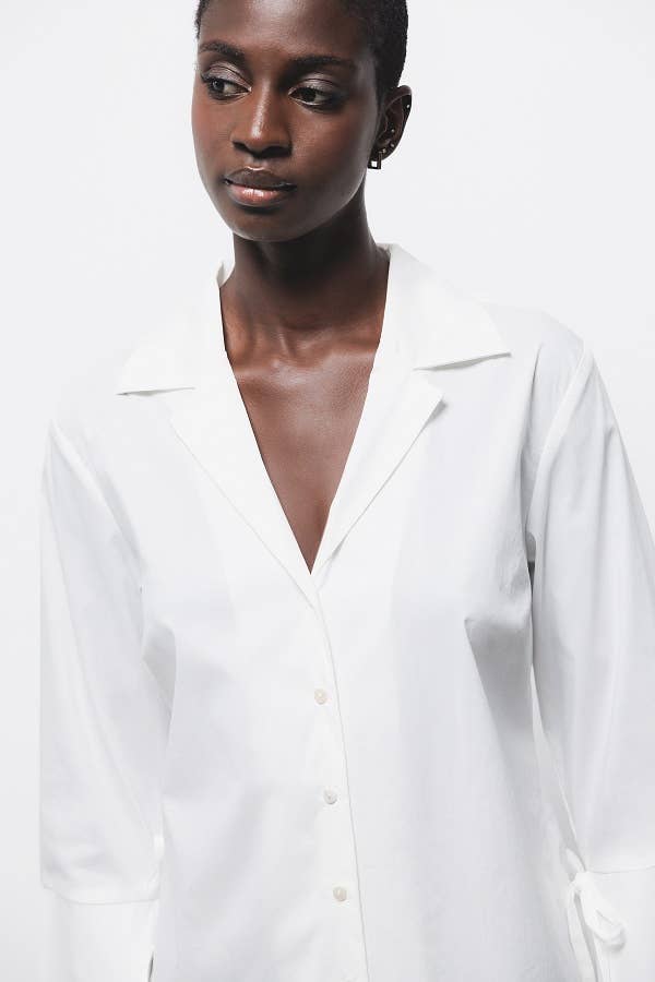 Camicia bianca con fiocchi ai polsini