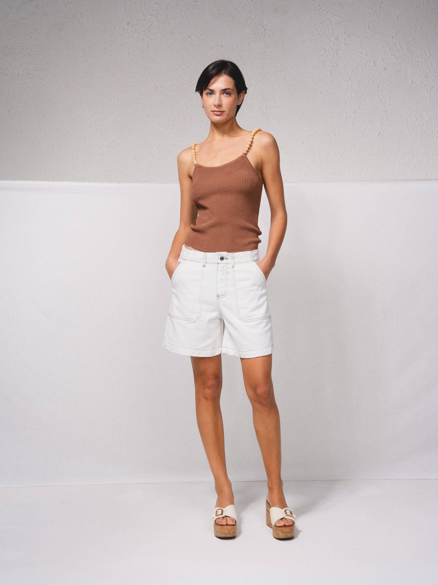 Pantaloncini in denim a vita alta color perla