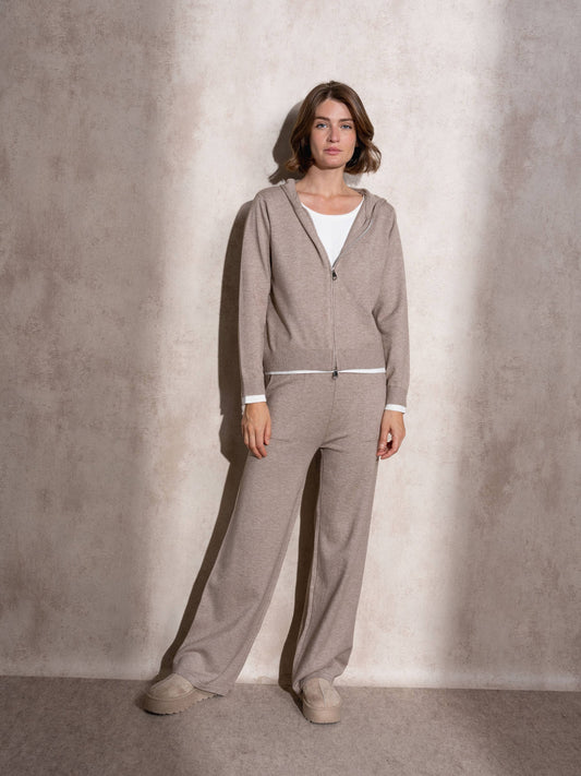 Completo in maglia due pezzi con felpa zip e pantaloni