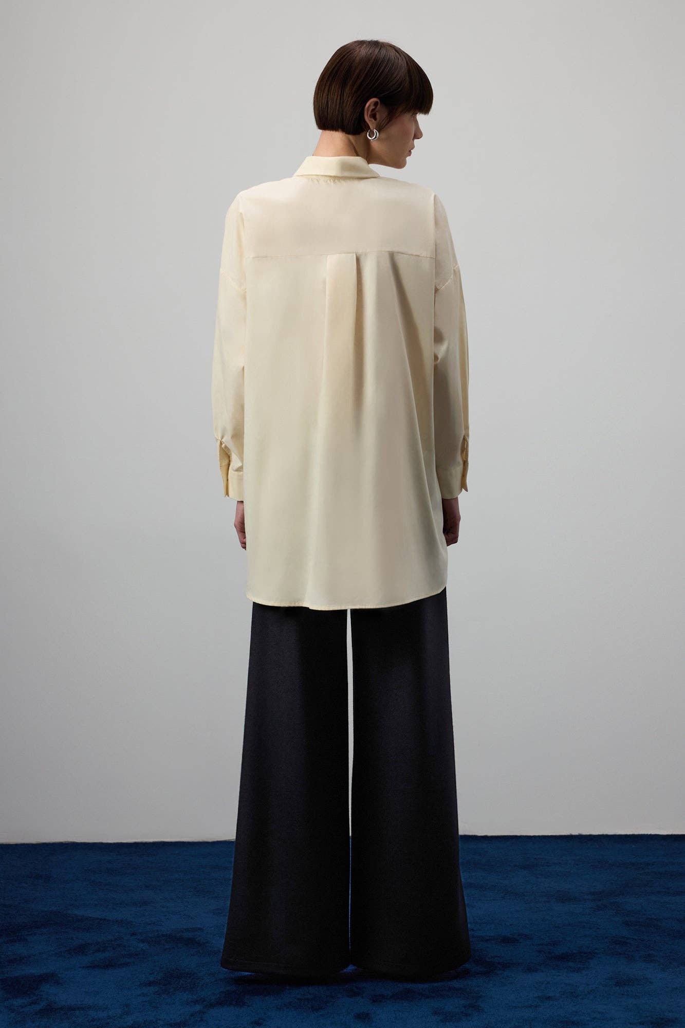 Camicia in popeline plissettata asimmetrica