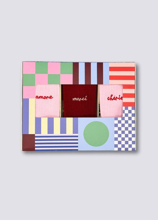 Set da 3 calze colorate con ricamo “Amore, Merci, Chérie”