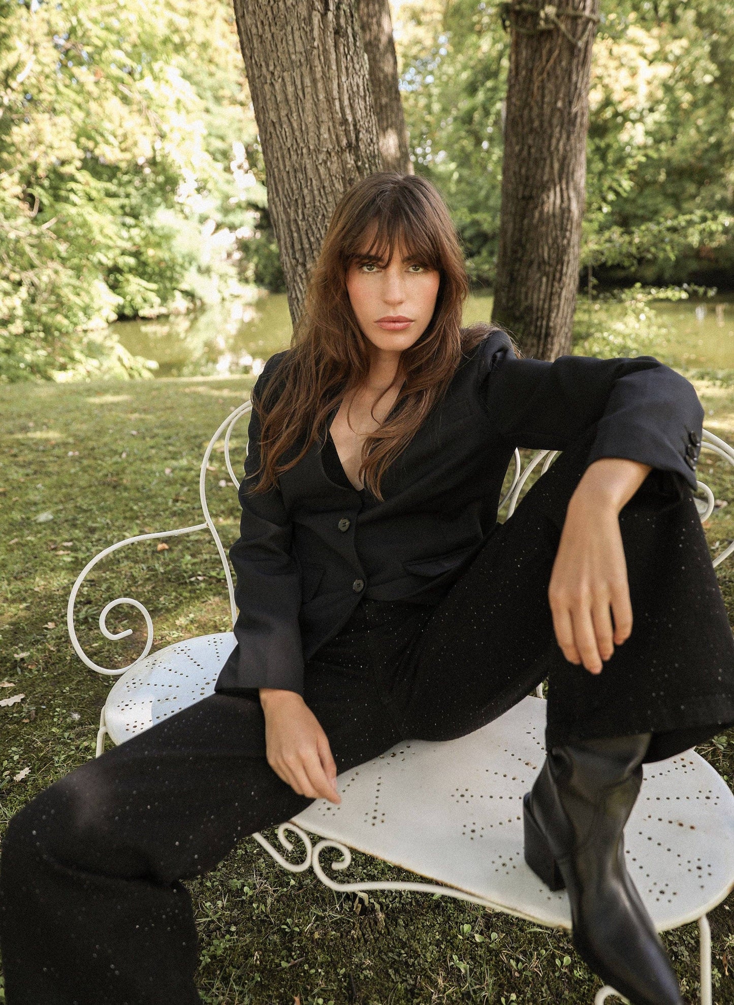 Blazer nero aderente con scollo a V