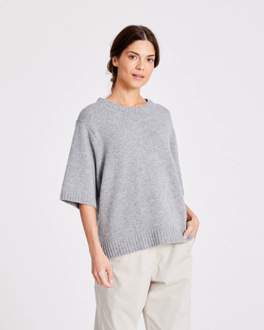 Maglione in lana d’agnello biologica a maniche corte grigio mélange