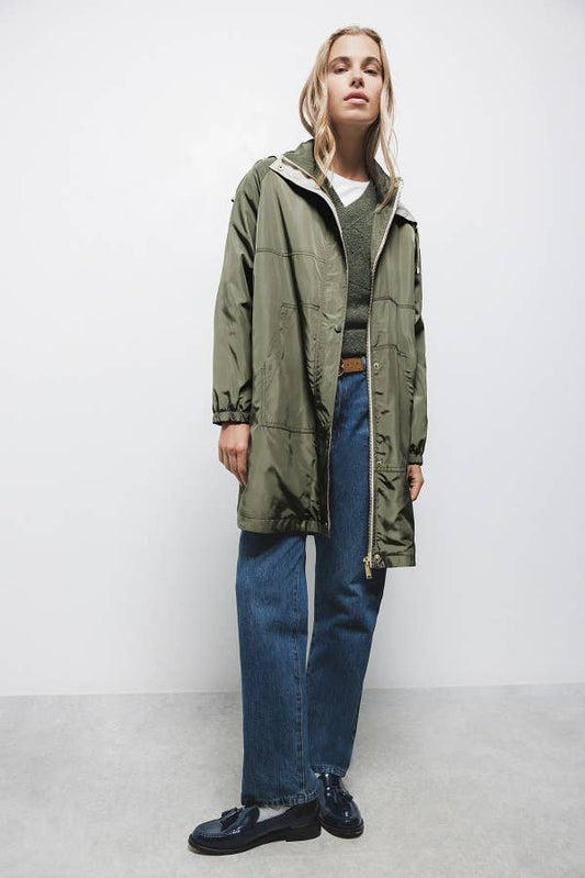 Parka lungo con cappuccio e tasche