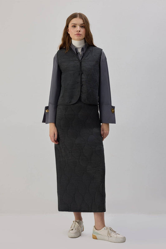 Completo donna con gilet trapuntato e gonna lunga