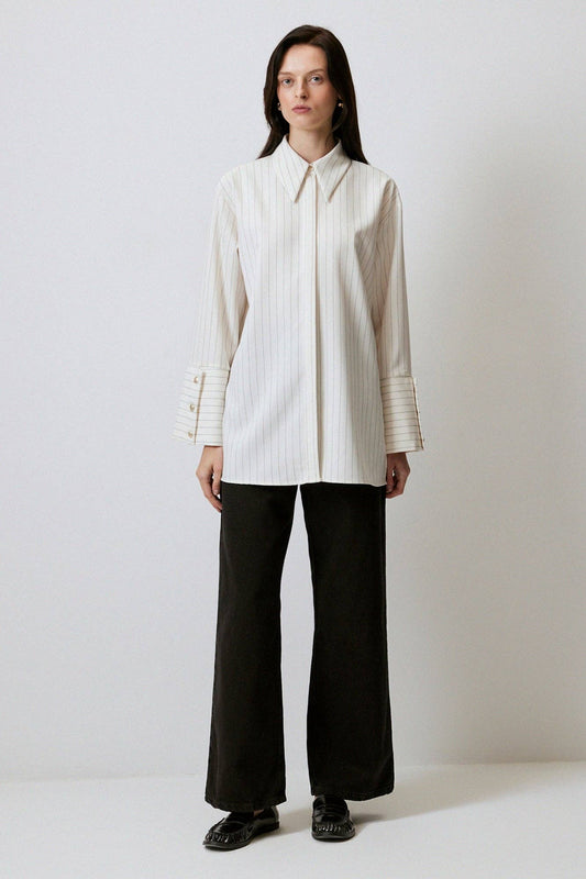 Camicia a righe crema con polsini maxi