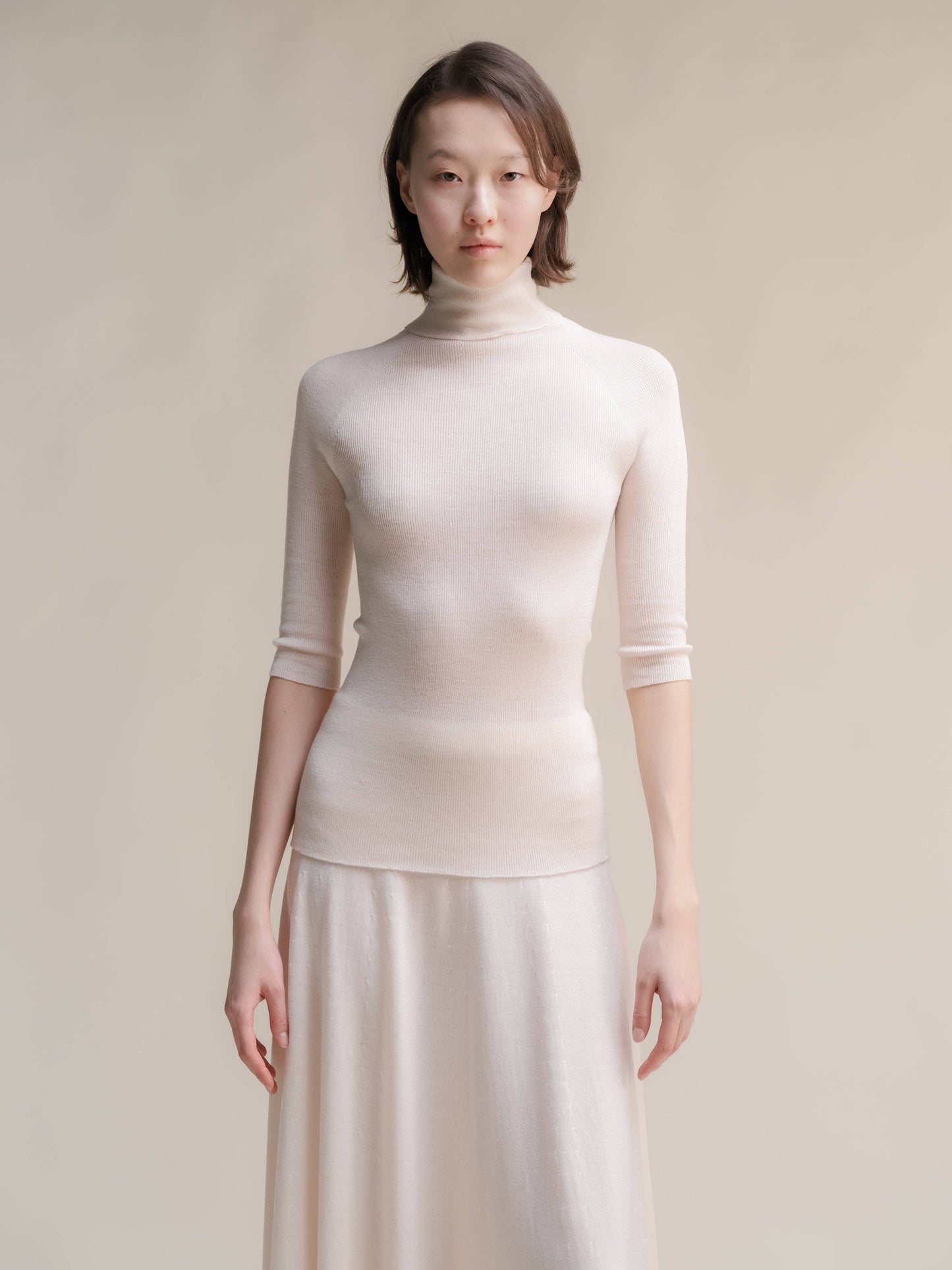 Dolcevita a coste in lana merino extrafine con manica 3/4