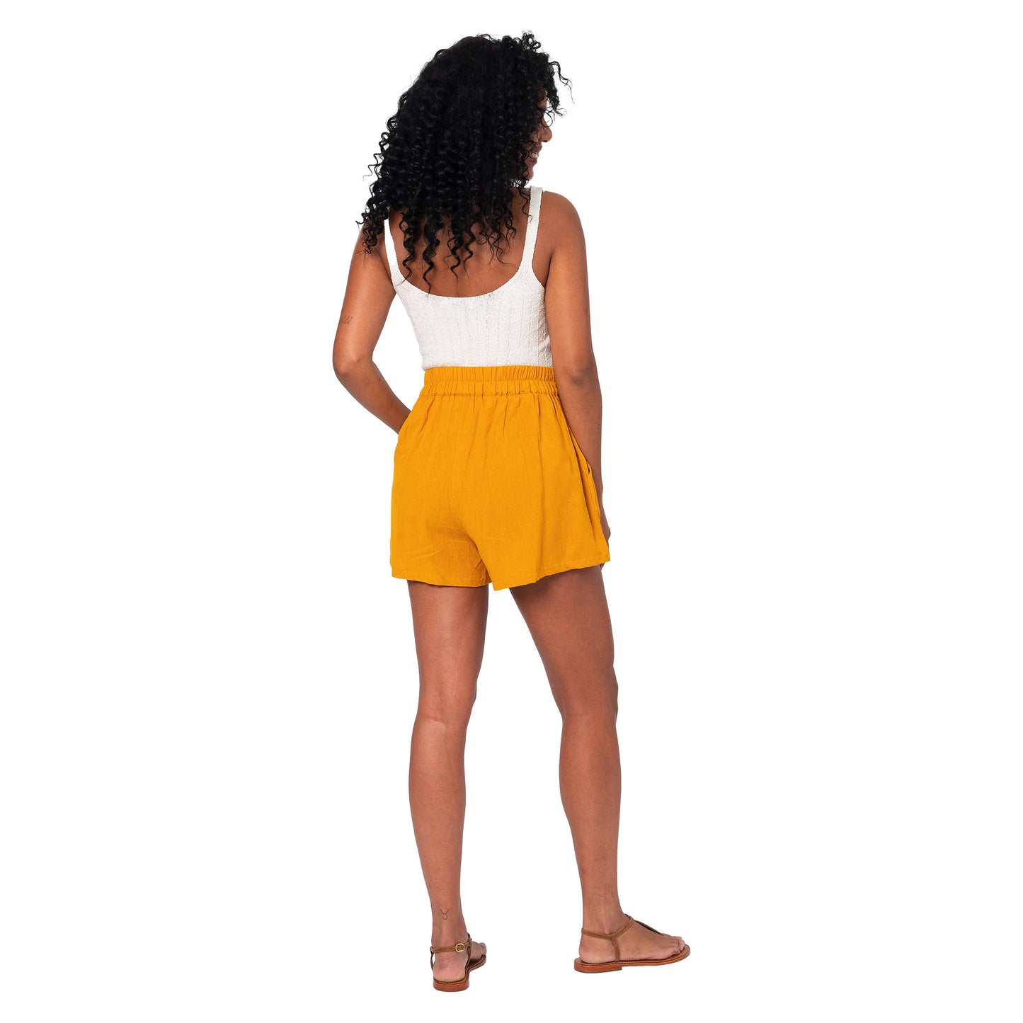 Short estivi boho in cotone e lino gialli con cintura