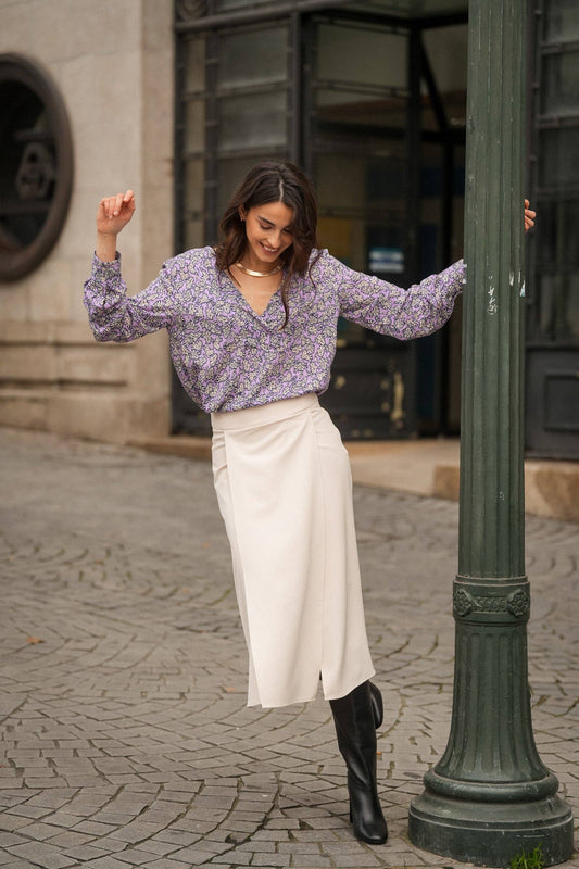 Blusa stampata floreale con scollo a V