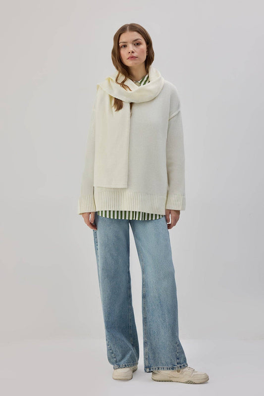 Maglione in maglia con sciarpa integrata