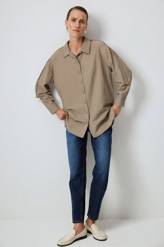 Camicia oversize con maniche ricamate in maglia