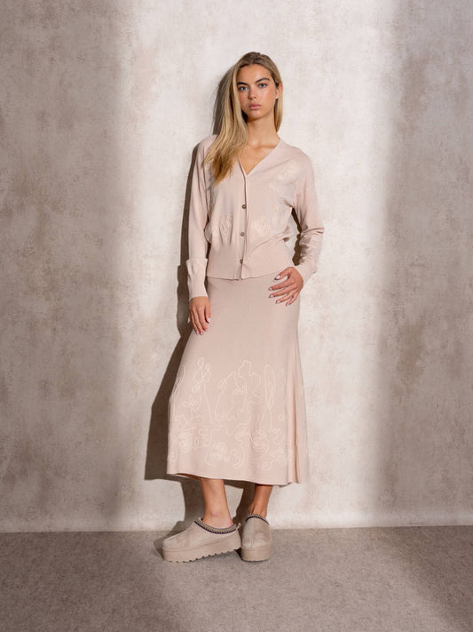 Set in maglia fine con cardigan e gonna ricamata