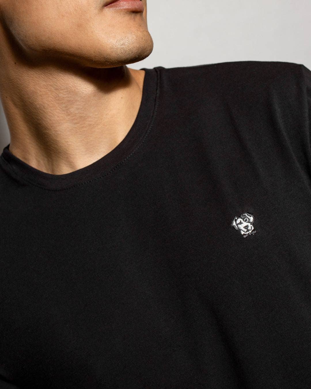T-shirt nera premium antimacchia