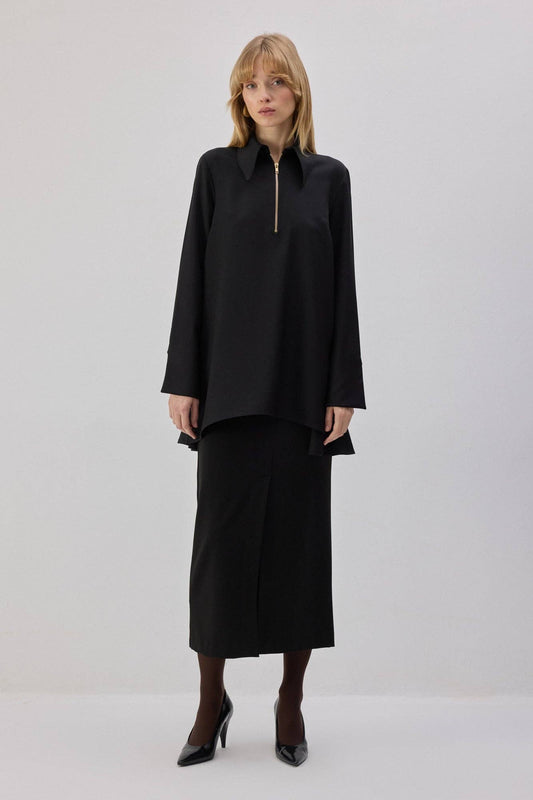 Tunica nera con zip e collo a camicia