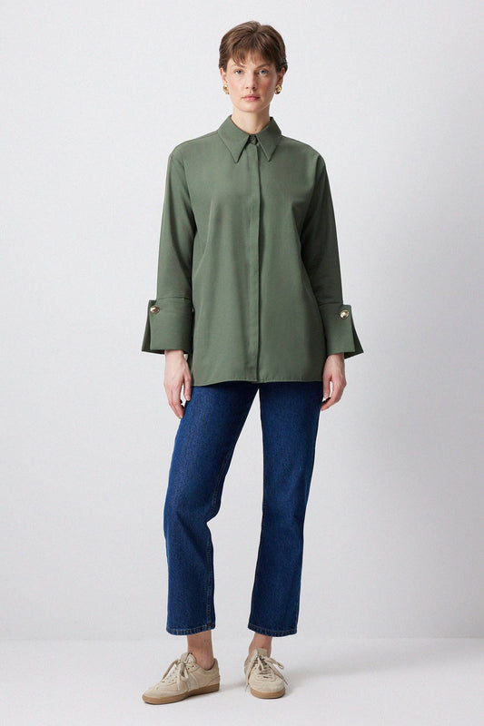 Camicia in popeline con polsini ampi in misto cotone