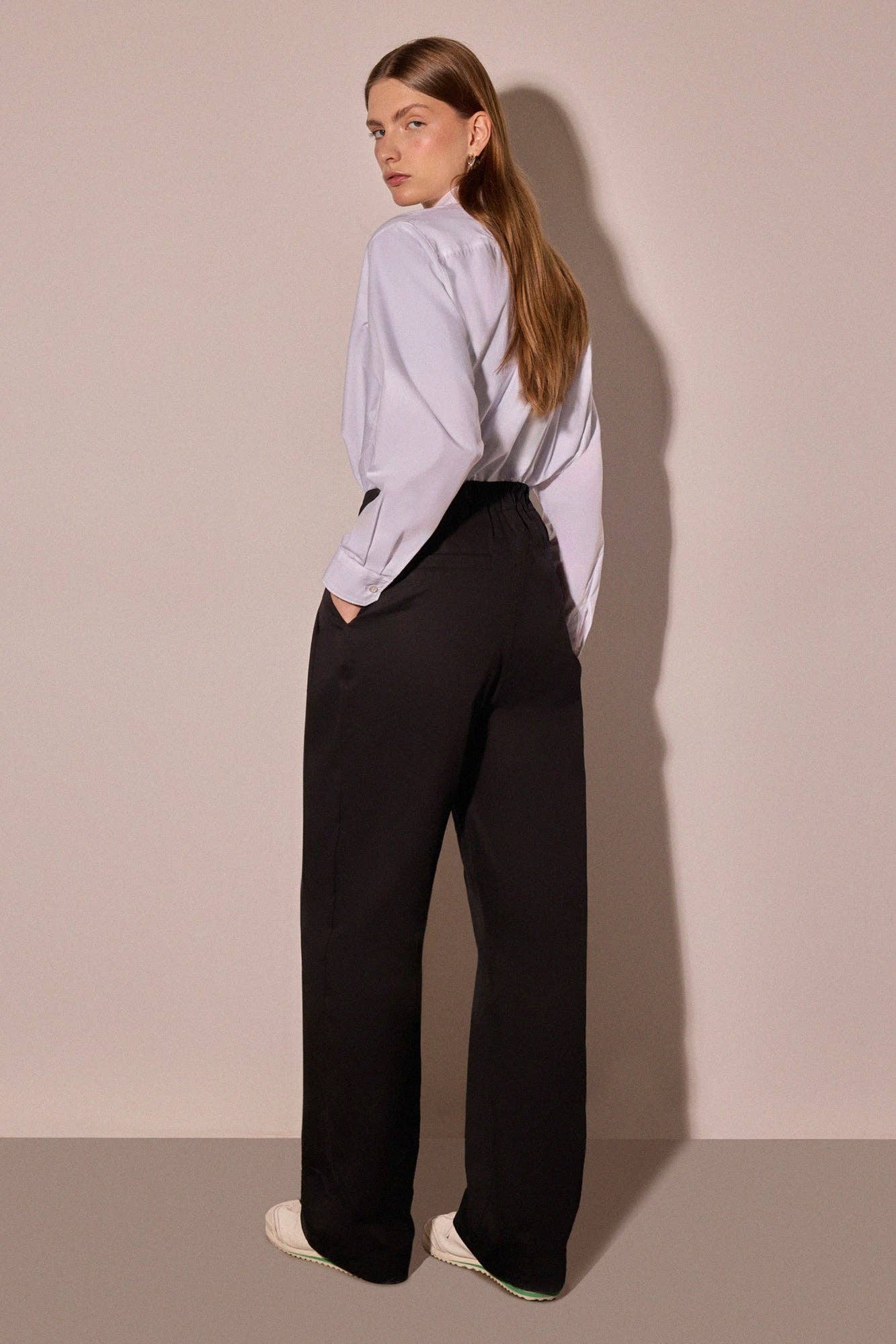 Pantaloni a vita alta in gabardine di cotone con pieghe