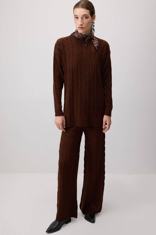 Set maglia e pantaloni in maglia a trecce