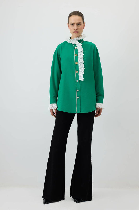 Camicia verde con ricami e dettagli gioiello