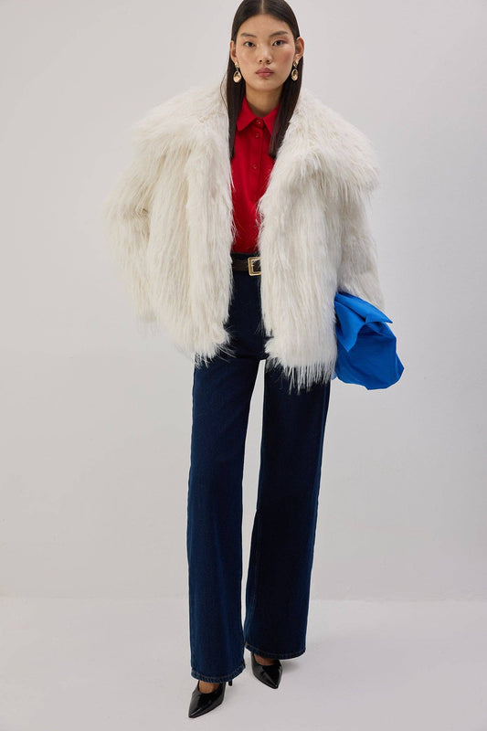 Cappotto corto in pelliccia sintetica