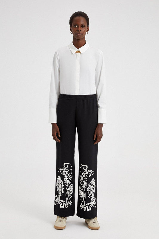 Pantaloni in crêpe neri con ricami