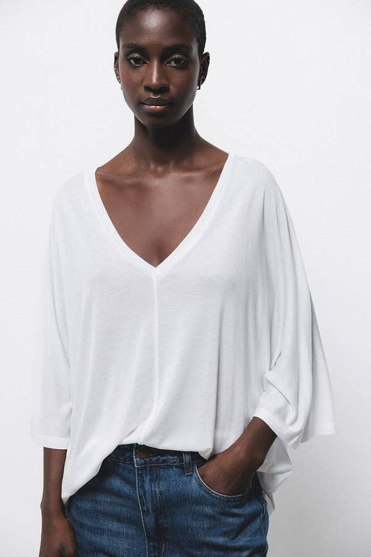 T-shirt oversize bianca in lyocell con scollo a V e maniche 3/4