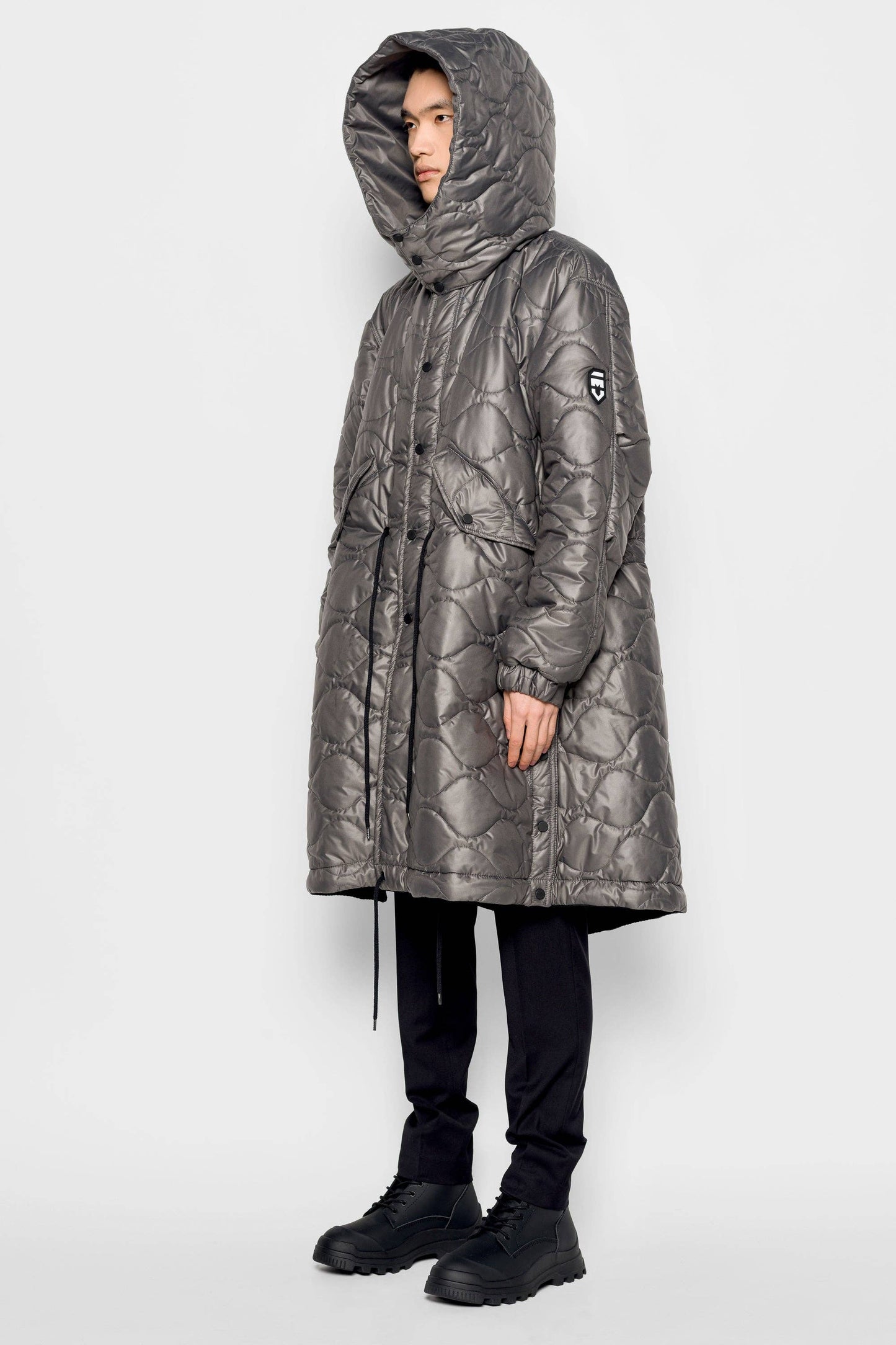 Parka oversize trapuntato con cappuccio staccabile