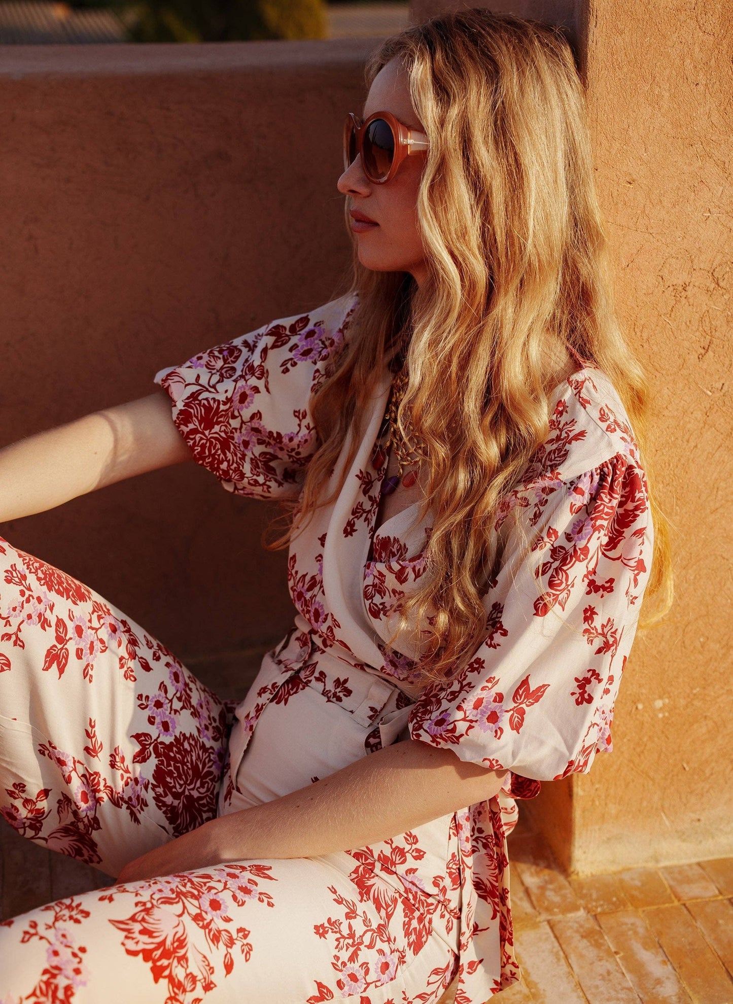 Blusa romantica a fiori con scollo a V e fiocco in vita