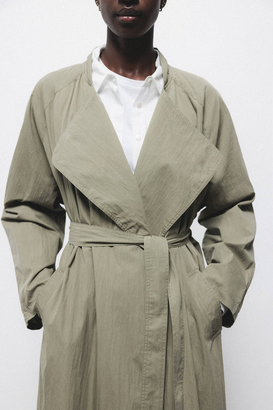 Cappotto lungo con cintura e colletto a rever
