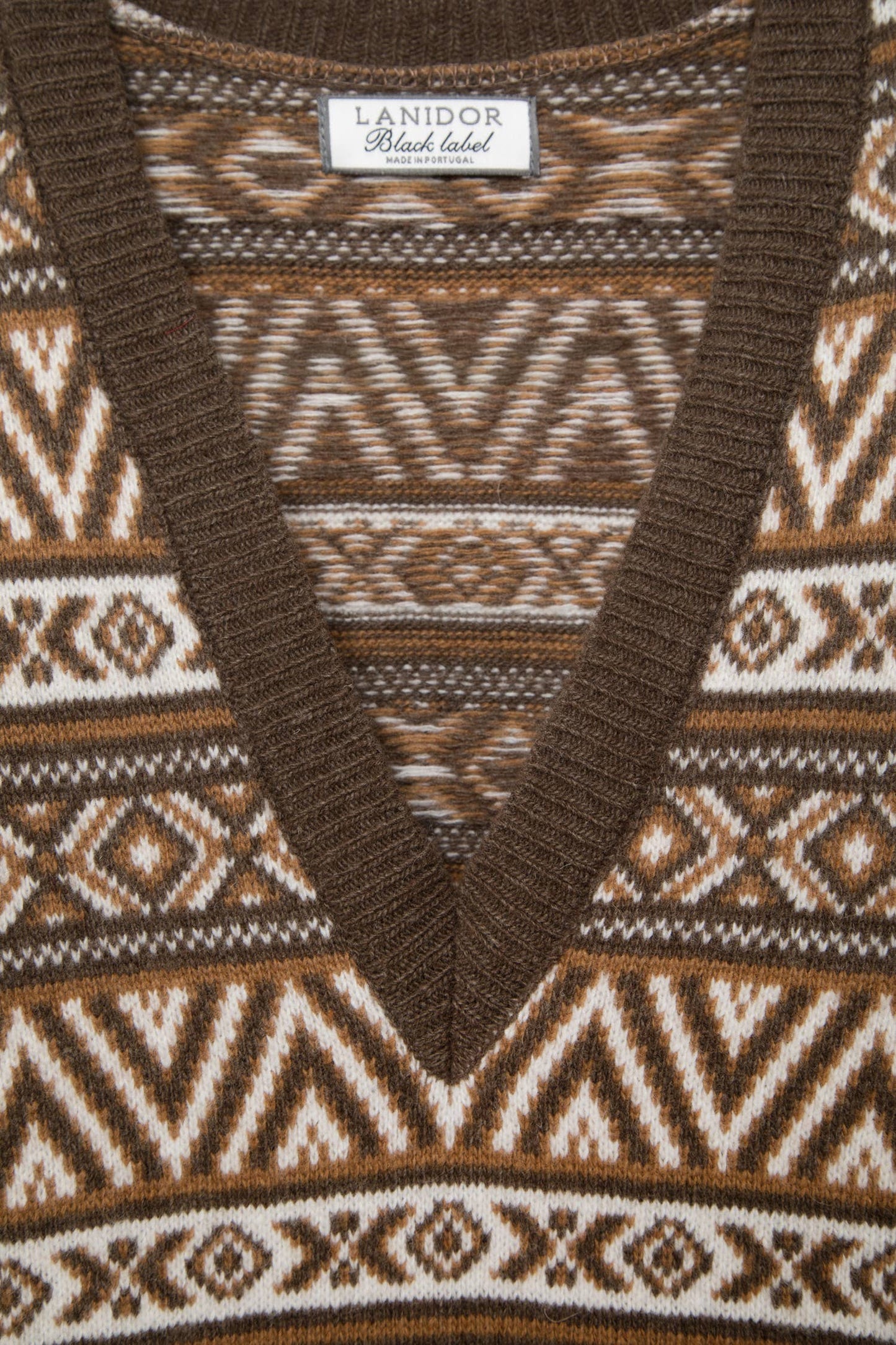 Abito in maglia jacquard con scollo a V
