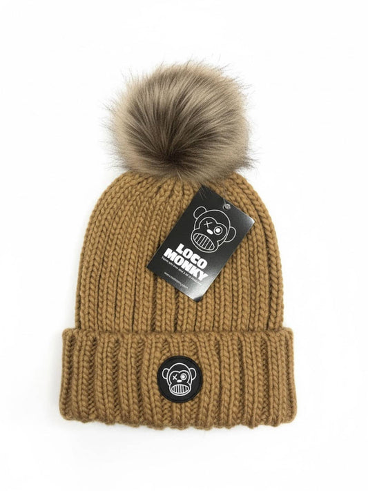 Berretto in maglia con pompon in eco-pelliccia