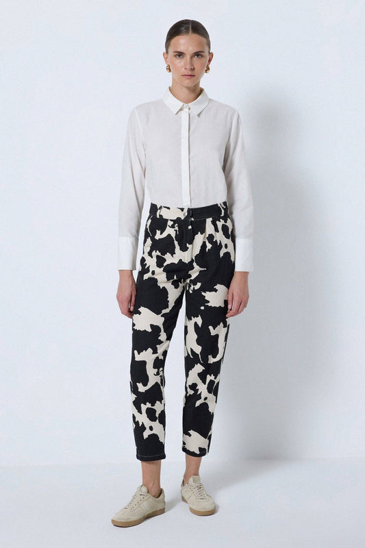 Pantaloni in gabardina con stampa geometrica