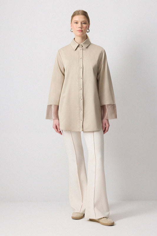Camicia beige con polsini in organza