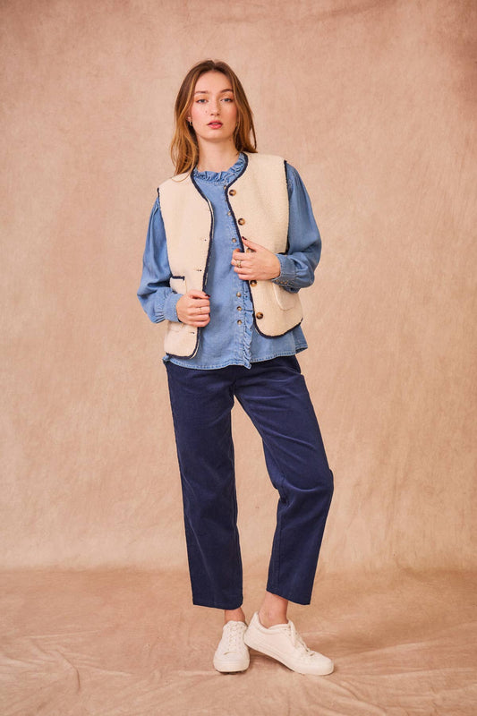 Gilet in ecopelliccia con profili intrecciati blu