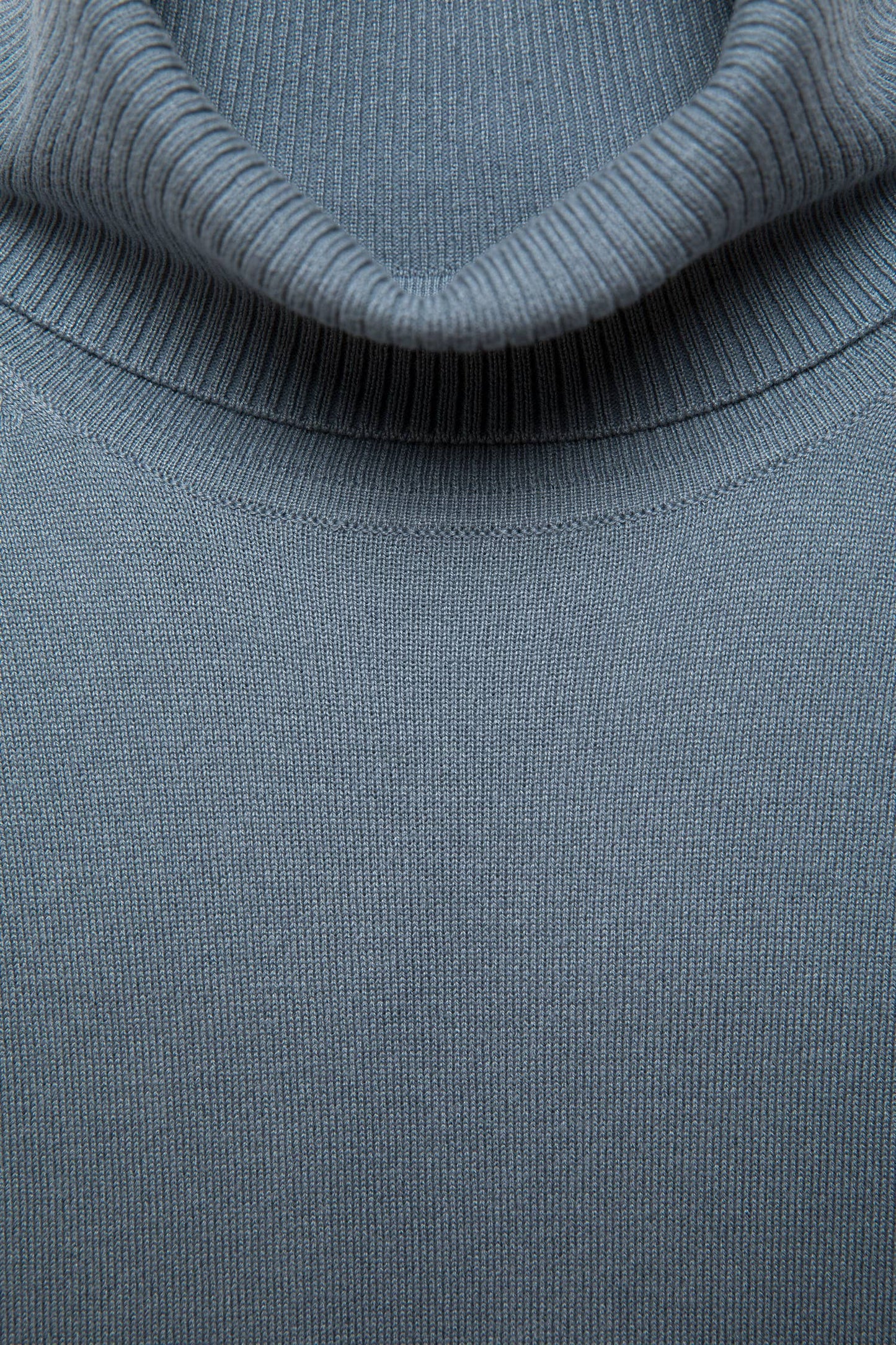 Maglione dolcevita in maglia rasata