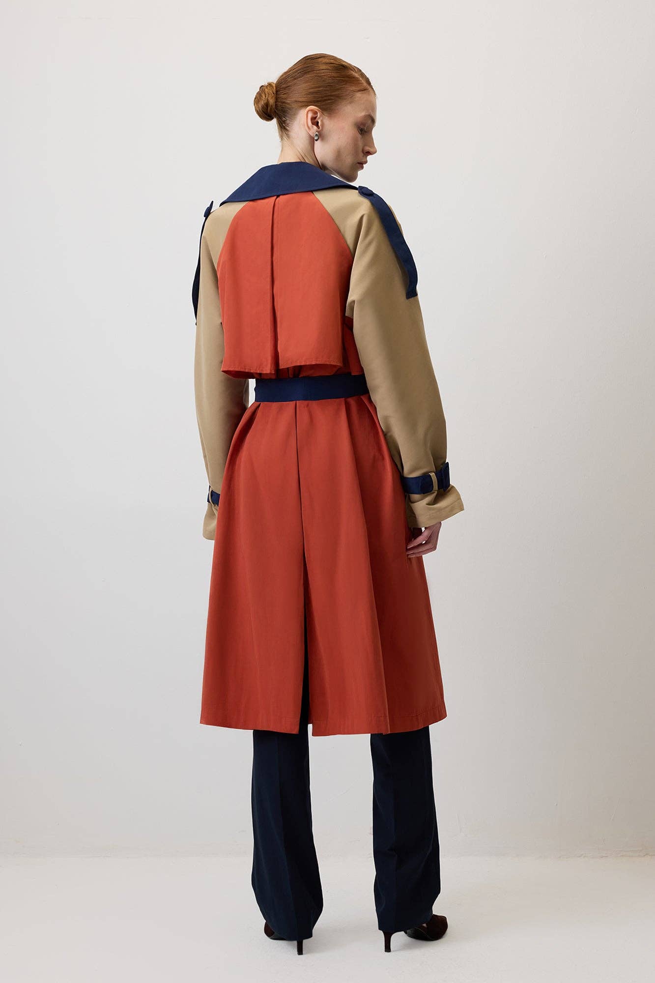 Trench coat color block con cintura