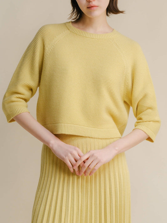 Maglione cropped in misto cashmere con maniche raglan 3/4