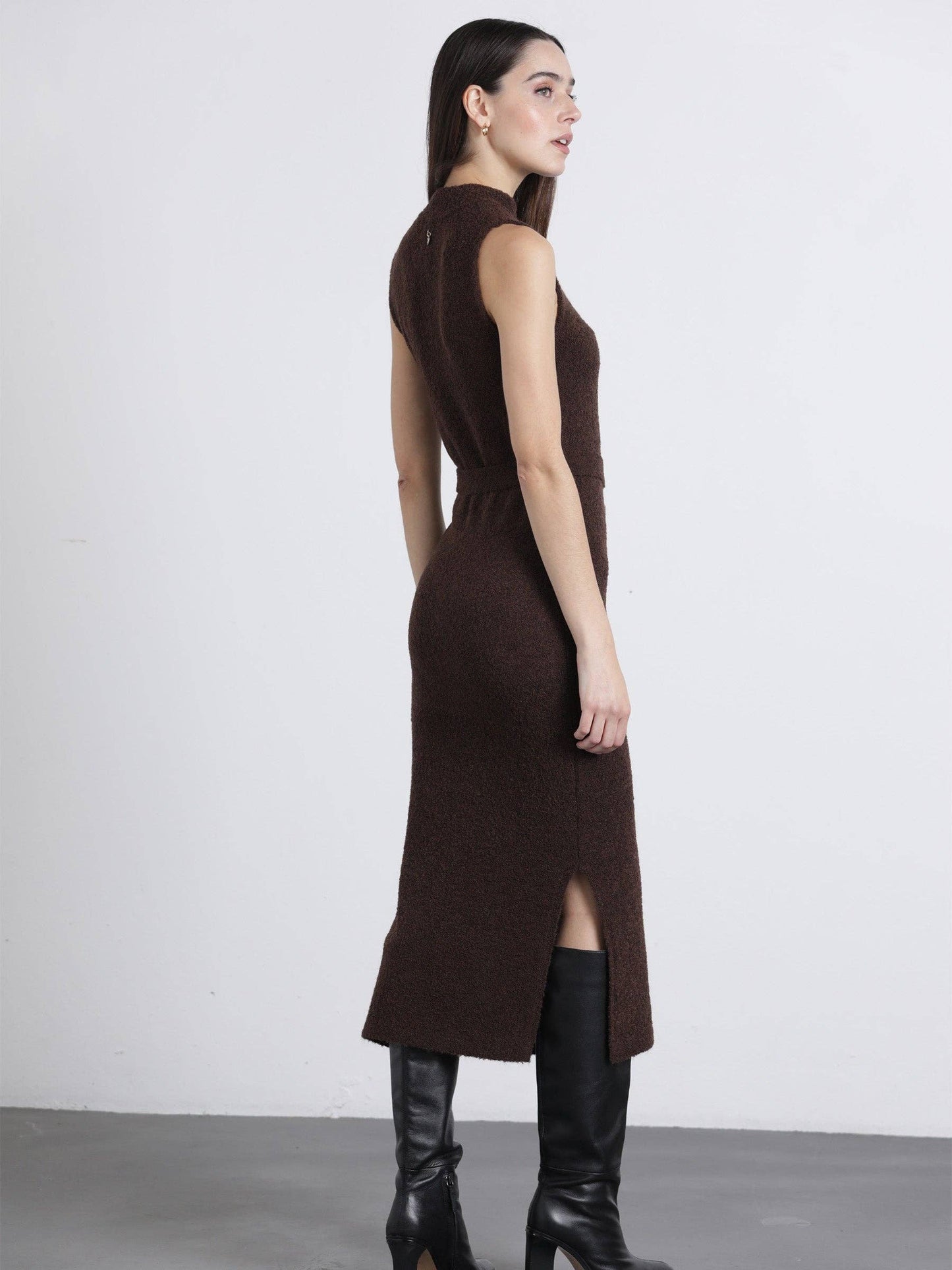 Abito midi in maglia a rete con cintura