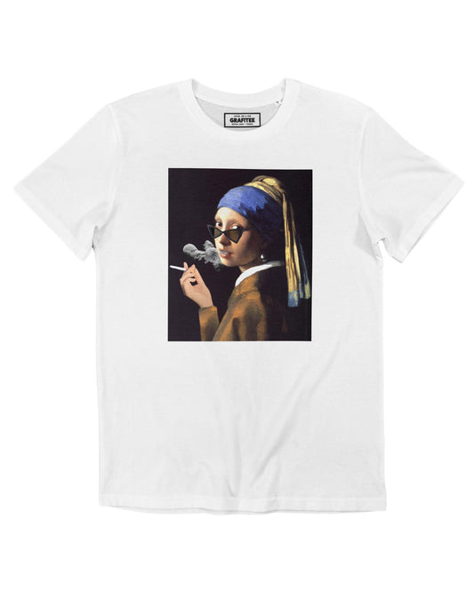 T-shirt unisex bianca con stampa artistica “La ragazza con la sigaretta”