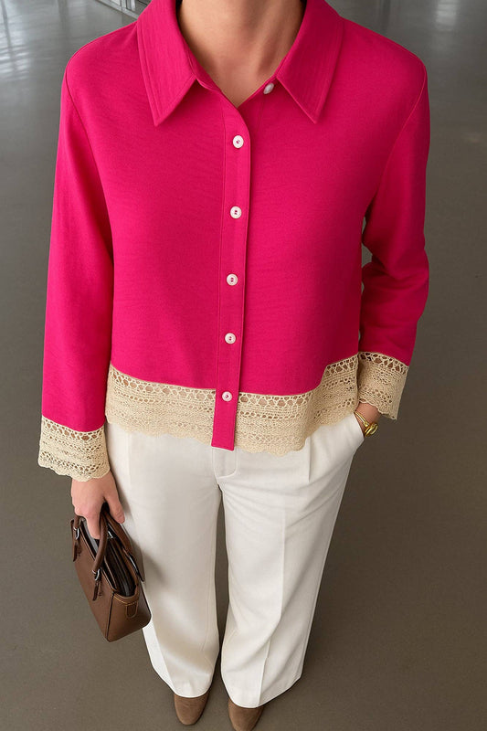 Camicia fucsia con bottoni e rifiniture in pizzo