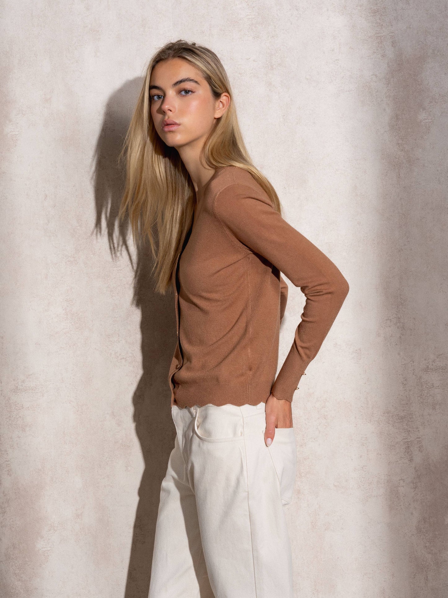 Cardigan in maglia con bottoni dorati