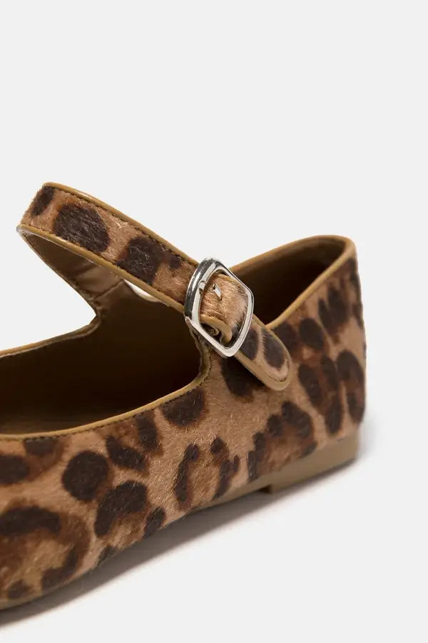 Ballerine animalier con cinturino e fibbia