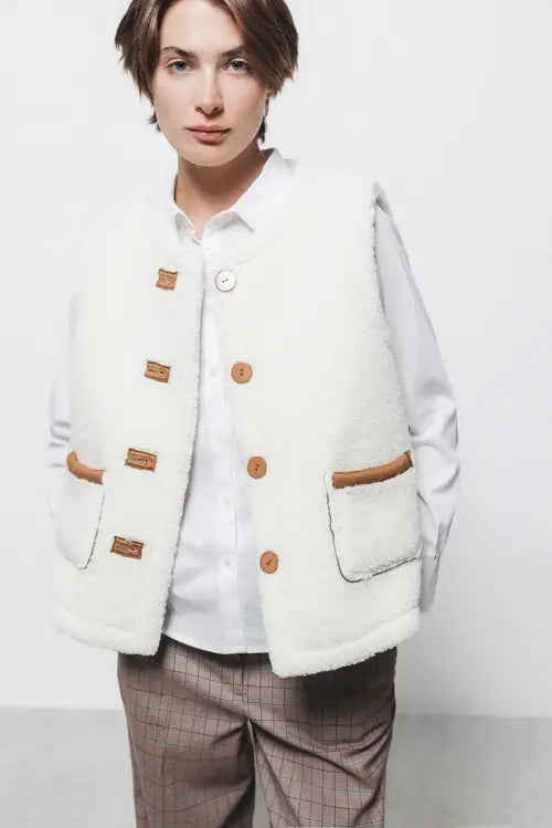 Gilet effetto camoscio con interno in eco-pelliccia