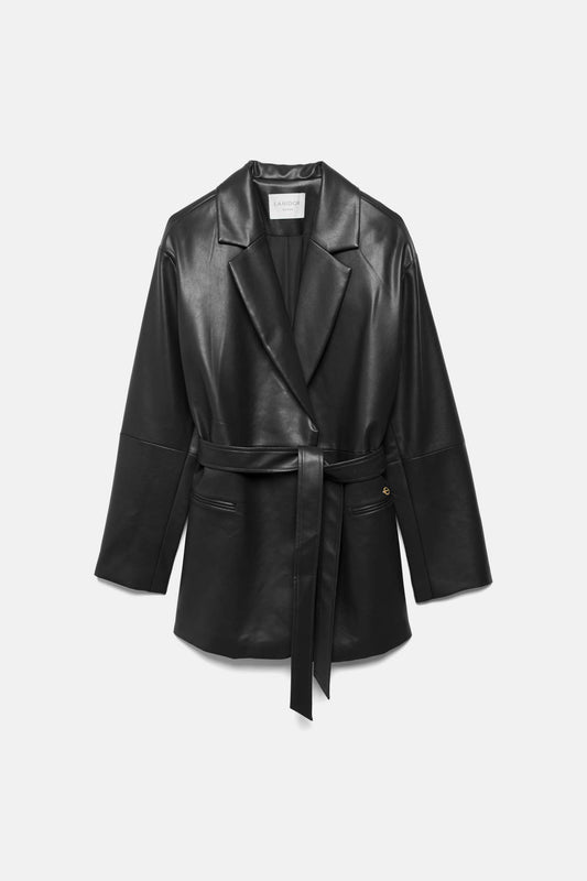 Cappotto in ecopelle con cintura